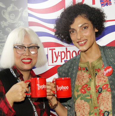 Dimpy Kapoor with Indrani Paul having a chat on fitness and healthy lifestyle with Typhoo Green Tea at Typhoo Tea Bar at Amazon India Fashion Week 2015