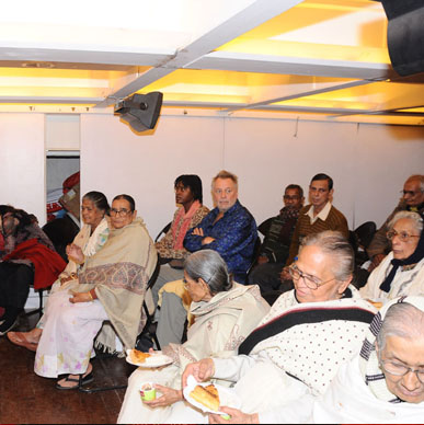 Typhoo loves serving up inmates of old age home Navanir- Oxford Bookstore Park Street, Kolkata