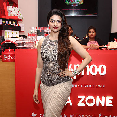 Typhoo sets the mood before the show as a showstopper for designer Sonaakshi with Prachi Desai