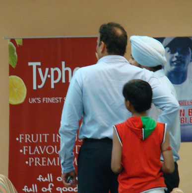 Typhoo serves Kings XI Punjab fans and loves the company of Ravi Shastri - Mohali Cricket Stadium